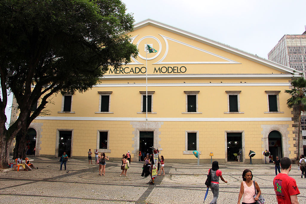 Vista de frente do Mercado Modelo em Salvador