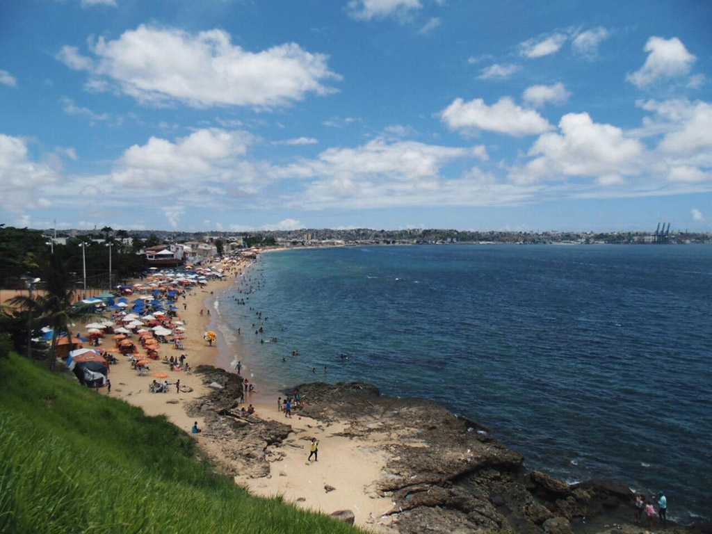 Passeio gratuito na praia de Boa Viagem em Salvador