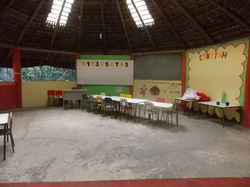 Escola bilíngue na Reserva da Jaqueira